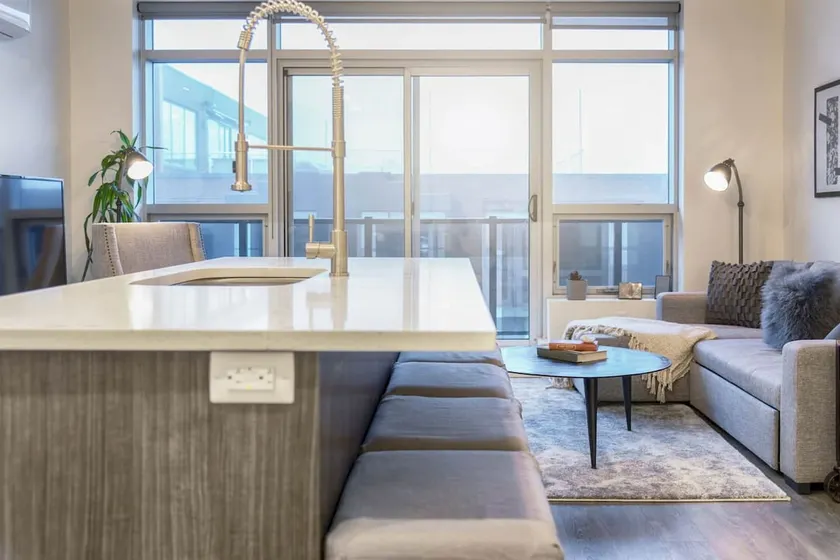 Downtown w. Modern Finishes and Private Balcony - Image 1