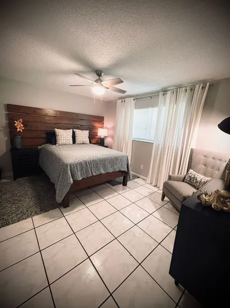 3-BR Group Getaway · Beach, Las Olas & FLL - Image 1