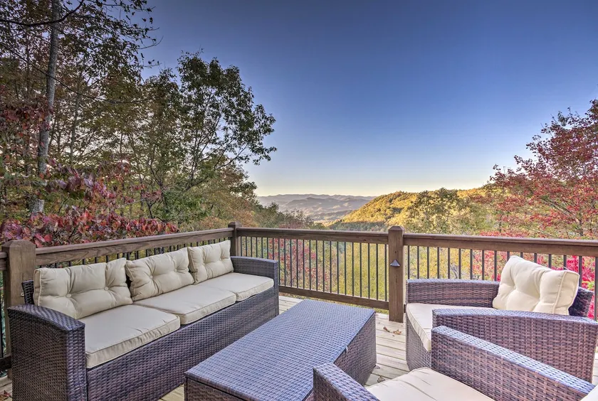 Stunning Blue Ridge Mtn Views! Brevard Chalet - Image 1
