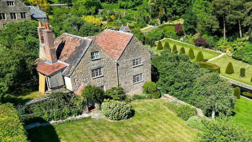 Countryside Escape on Historic Estate - Image 1