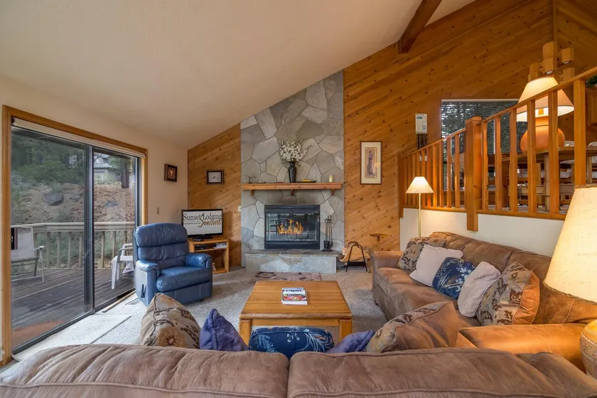 NOUVEAU bain à remous privé, 8 forfaits SHARC illimités, navette de ski gratuite - Image 1