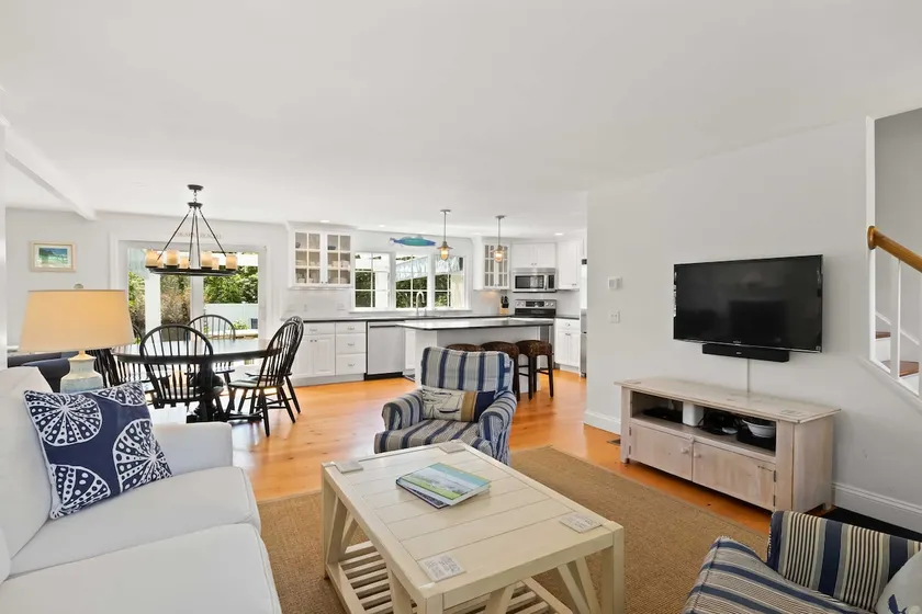 Charming Cottage w/ Deck - Walk to Skaket Beach! - Image 1