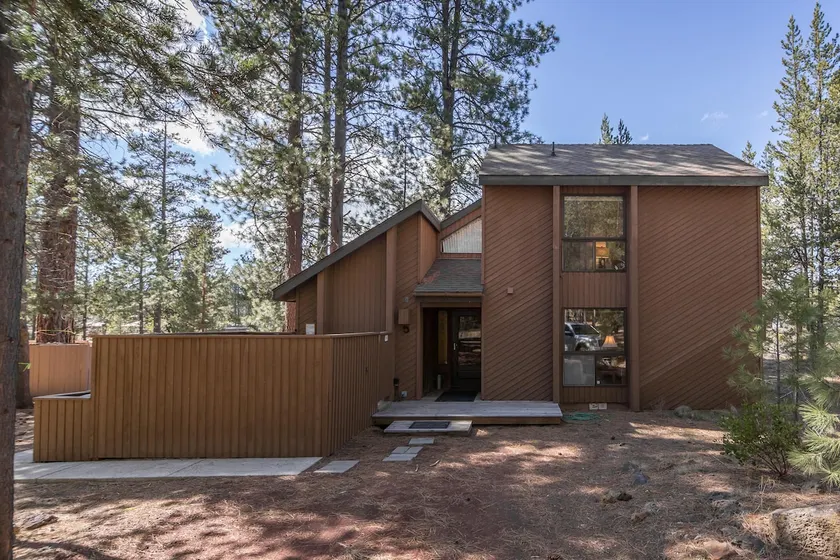 Entire Home near Village,Hot Tub, SHARC, A/C and B - Image 1