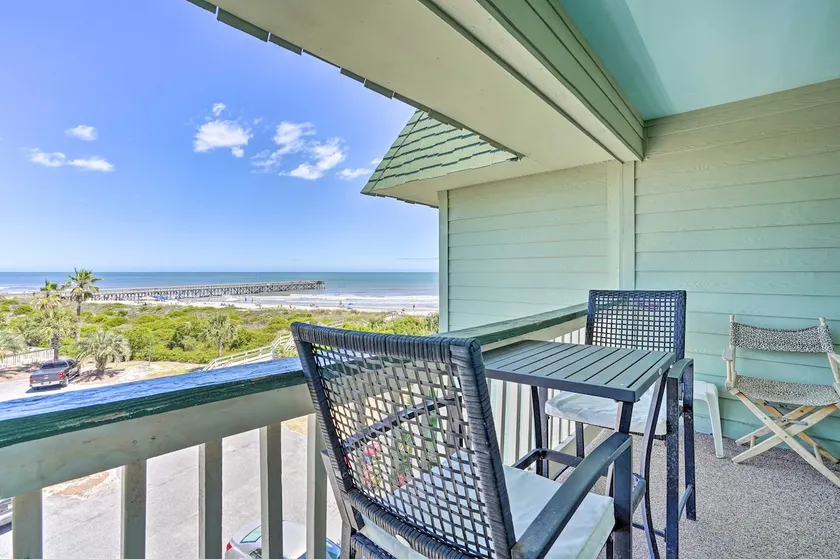 Beachfront Isle of Palms Condo w/ Balcony & Pool! - Image 1