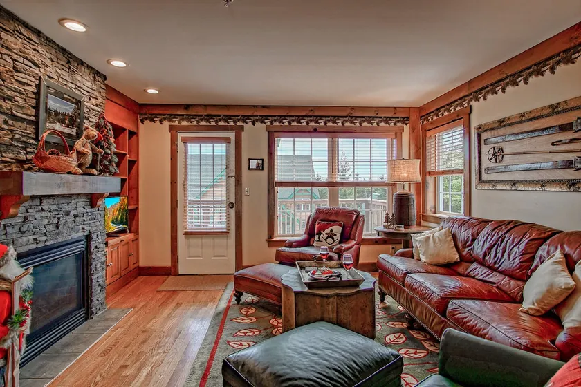 3 sovrum PLUS Bonus Sova Den, 3. 5 BATHS: Ski In / Ski Out<br>Camp 4 Hot Tub. 3King Master sovrum - Image 1