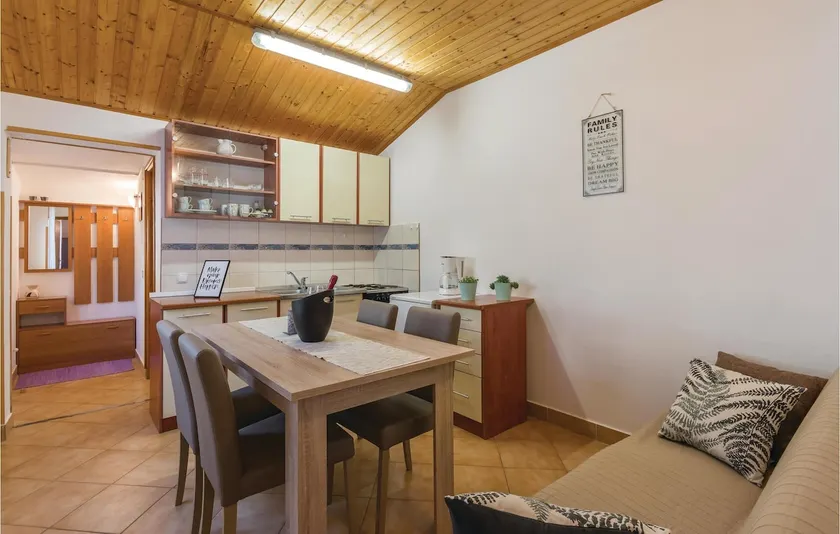 1 Bedroom Stunning Apartment In Fazana - Image 1