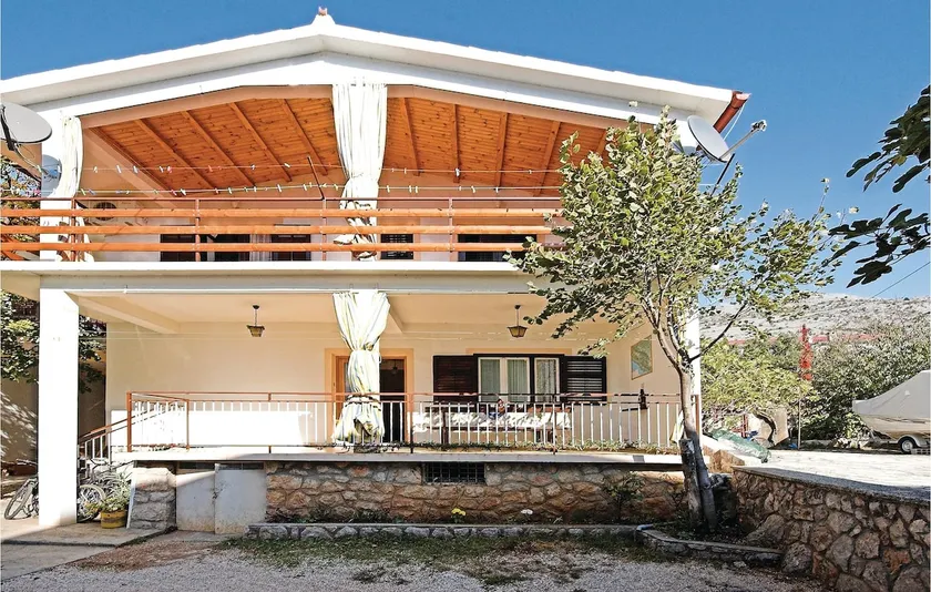 Magnífico apartamento de 4 habitaciones en Starigrad. - Image 1