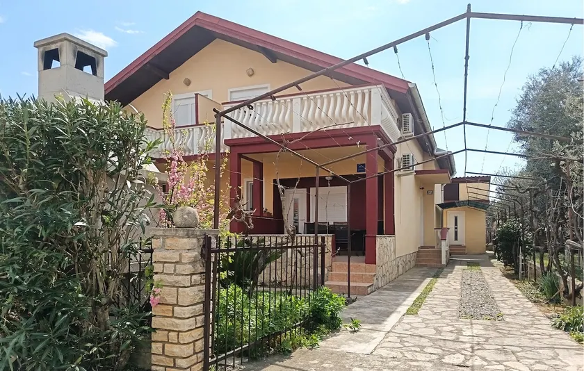 4 bedroom nice home in Privlaka - Image 1