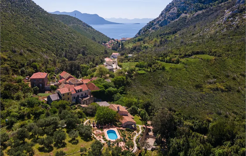 Two-Bedroom Apartment In Trstenik - Image 1