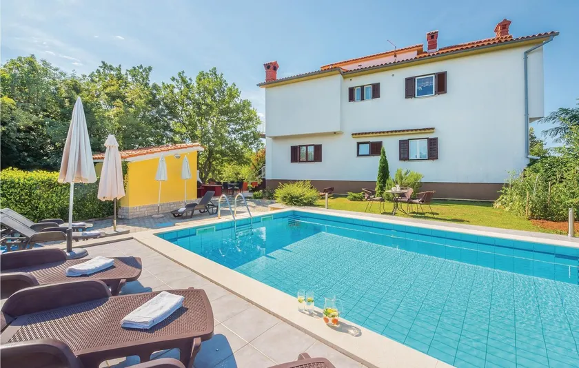 2 Bedroom Stunning Apartment In Labin - Image 1