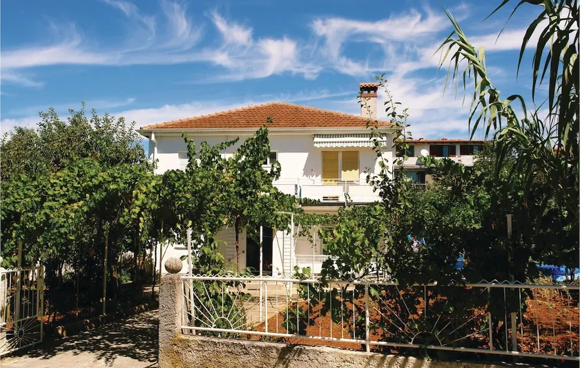 2 Bedroom Lovely Apartment In Pula - Image 1
