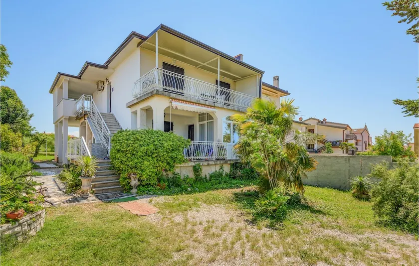 Awesome Apartment In Umag With Wifi - Image 1