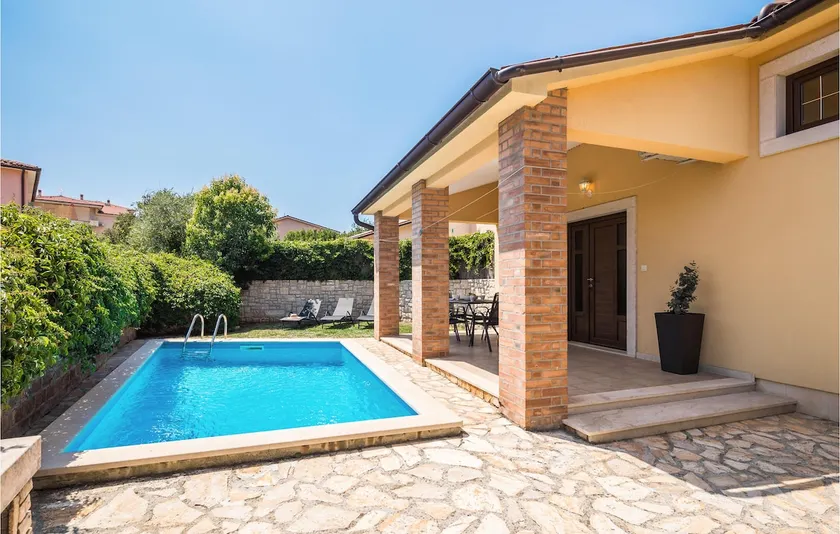 Preciosa casa en Liznjan - Image 1