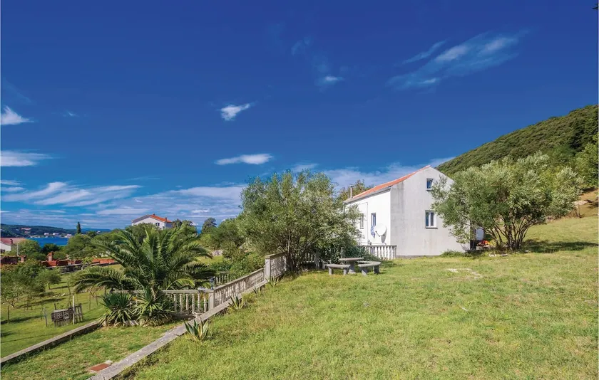 Preciosa casa de 3 dormitorios en Supetarska. - Image 1