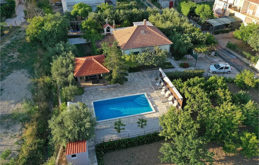 Stunning Home in Kastel Kambelovac With 4 Bedrooms, Wifi and Outdoor Swimming Pool - Image 1