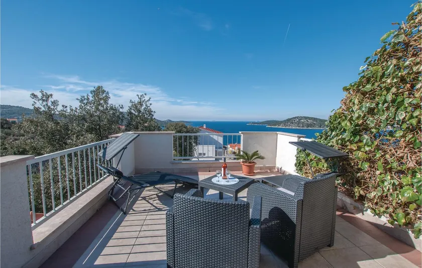 Beach front apartment in Razanj - Image 1