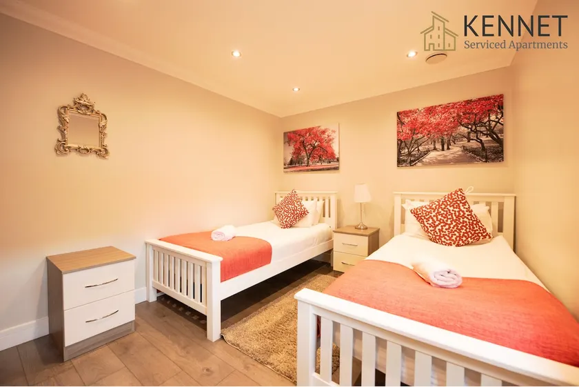Malthouse Court - 2-Bed 2-Bath w/ Balcony - Image 1