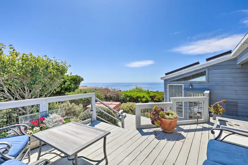 Oceanfront Irish Beach 'Sea Haven' Home w/ Hot Tub - Image 1