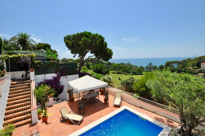 Chalet rustique avec piscine privée près de la plage - Image 1
