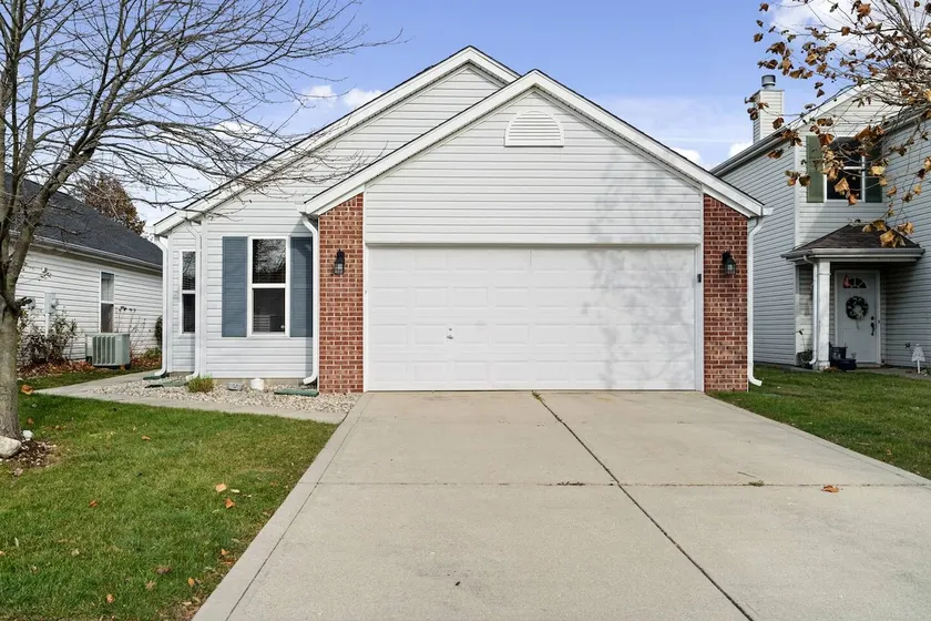 3 Bed, 2 Bath/2 Car Garage/Gas Grill - Image 1