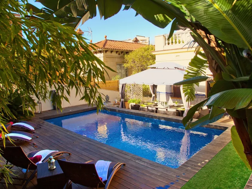 VILLA VICTORIA BARCELONA - ELEGANTE LUXUSVILLA MIT POOL, JACUZZI UND GARTEN - Image 1