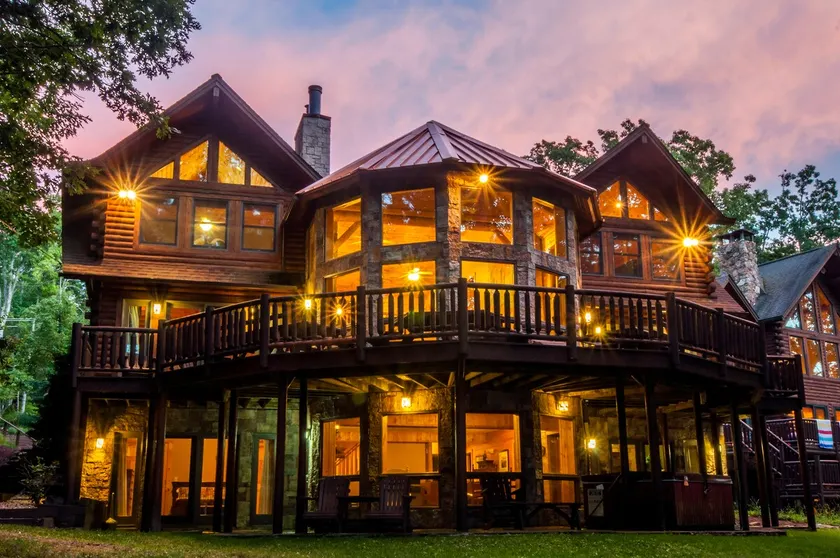 Grand Chestnut Lodge - Image 1