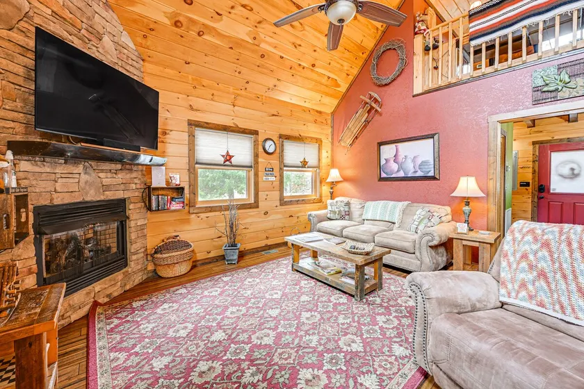 «Fox Ridge Cabin» confortable sur 4 acres avec bain à remous! - Image 1