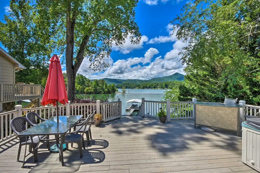 Lakefront Hiawassee Home w/ Boat Dock & Hot Tub! - Image 1
