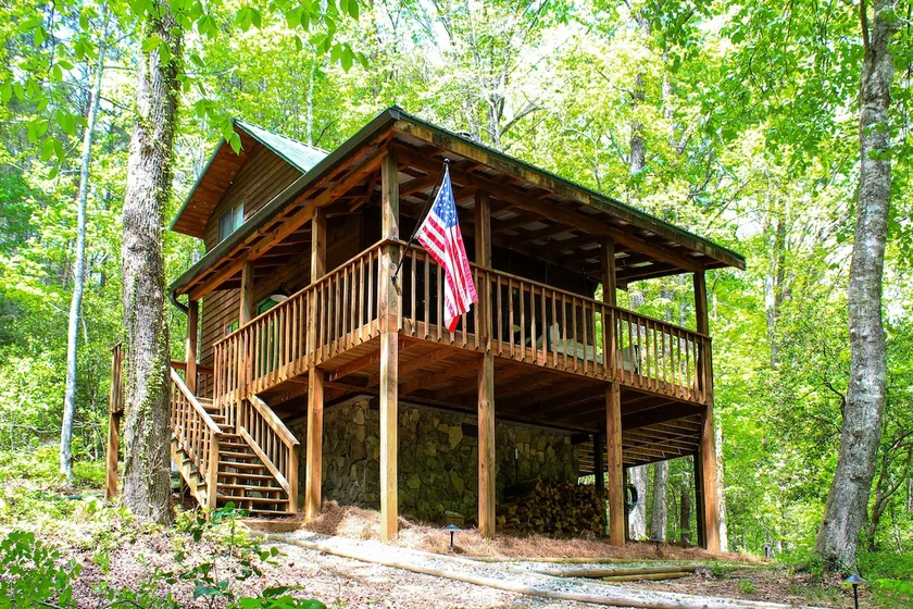 1BR Sautee Nacoochee Cabin w / Spacious Deck! - Image 1