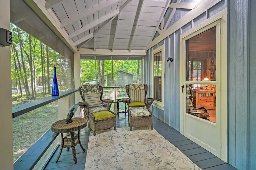 Pet-Friendly 'One Crow Cottage' in Harbor Springs! - Image 1