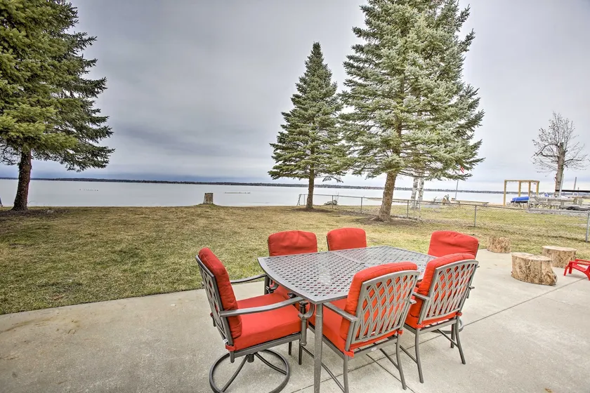 Lakefront Prudenville House m / gård & privat dok! - Image 1