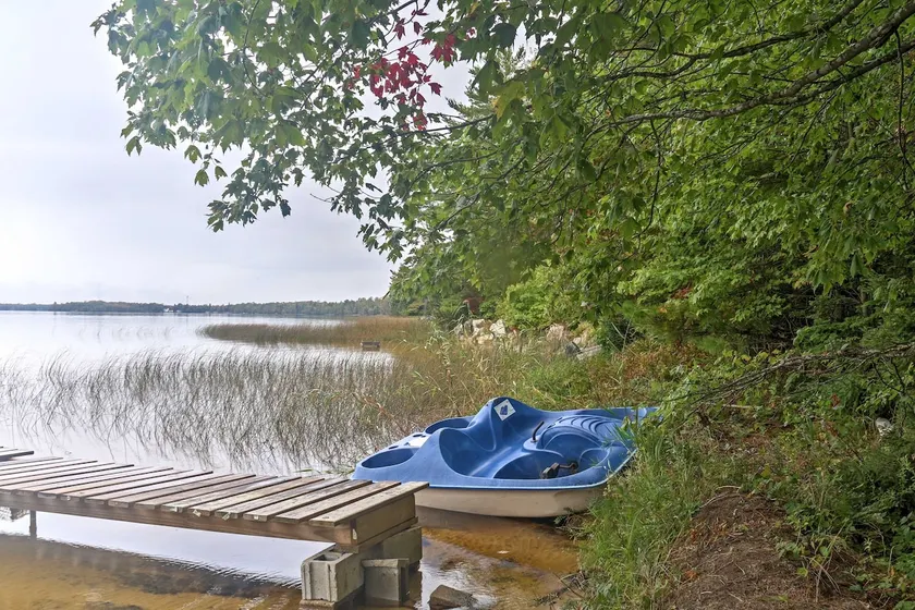 Rustik Lakefront Gould City Cabin m / Rowboat & Dock - Image 1