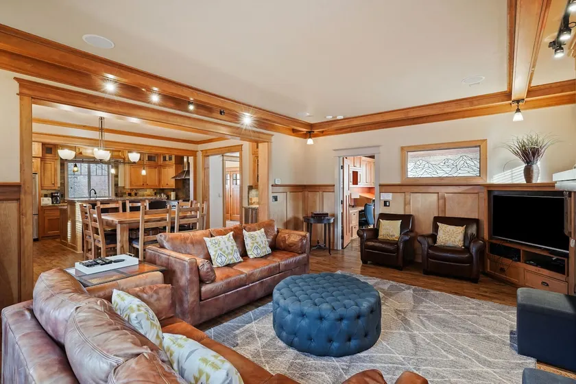 Awbrey - Amazing! Steps to Downtown & River, Gorgeous, Newer, A/C - Image 1