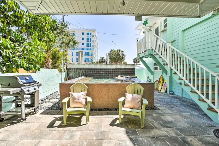 'Sea Turtle Suite' Condo w/ Clearwater Beach Views - Image 1