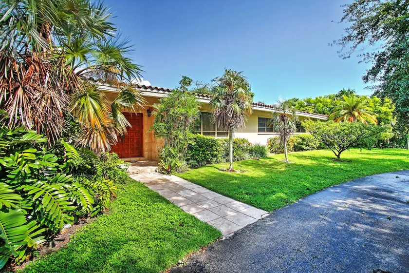Gehobenes Haus im Miami Ranch-Stil mit privatem Pool! - Image 1
