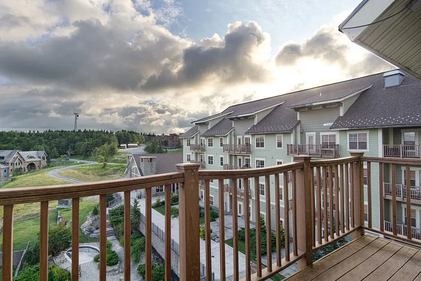 Soaring Eagle #406: 2 Bedrooms, 2 Full Baths: Slope Side, Hot Tubs Underground Parking - Image 1