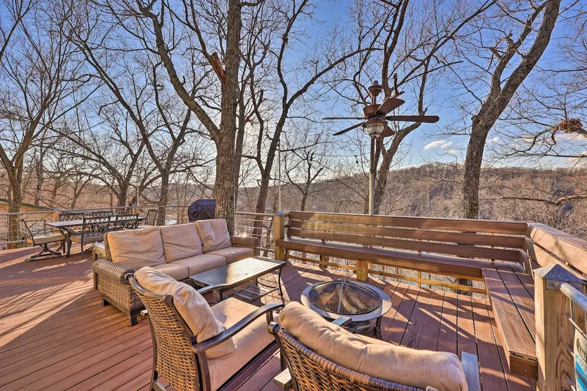 Lakefront Eucha House w / Large Deck & Private Dock! - Image 1