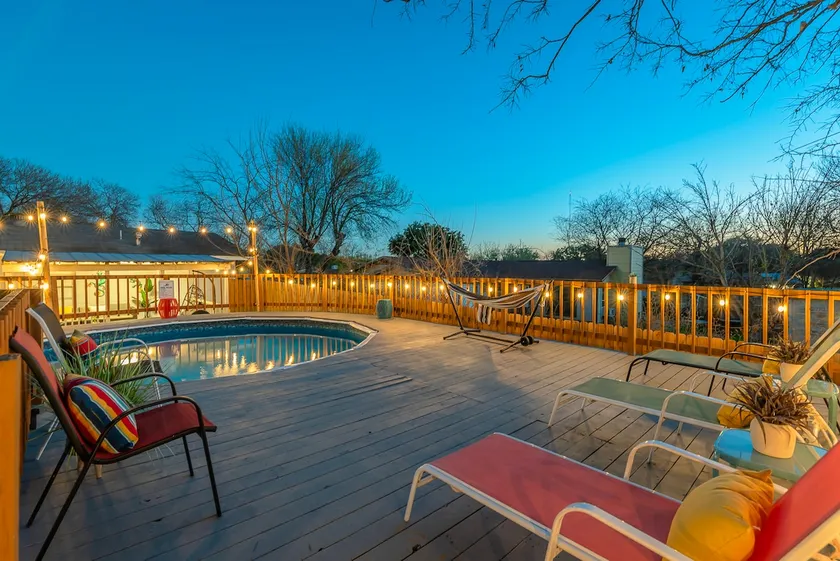 Game Room, POOL & Fire pit at the Medical center - Image 1
