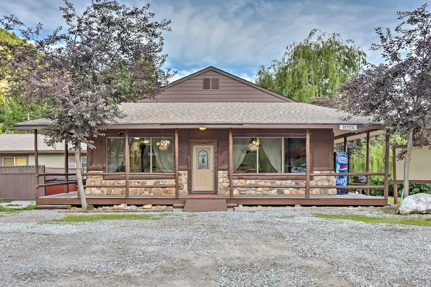 Huge Preston Cabin w/ Game Room & Mountain Views! - Image 1