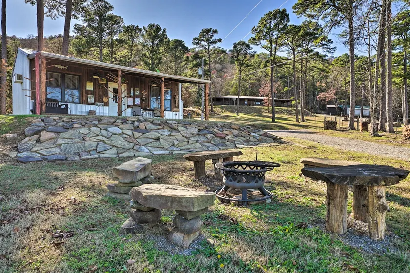 'Sardis Serenity' 1BR Clayton Cabin w / Lake View! - Image 1