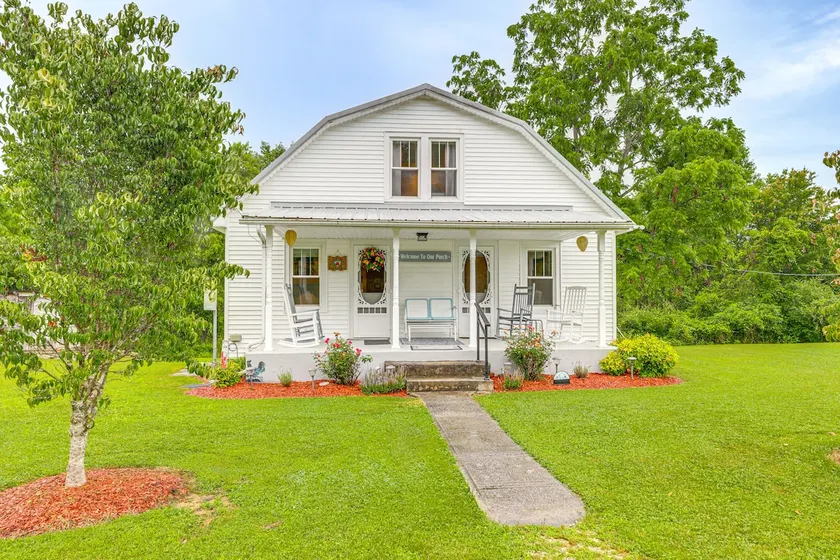 'Grandma's Farm House' on 125 Acres w/ Fire Pit! - Image 1