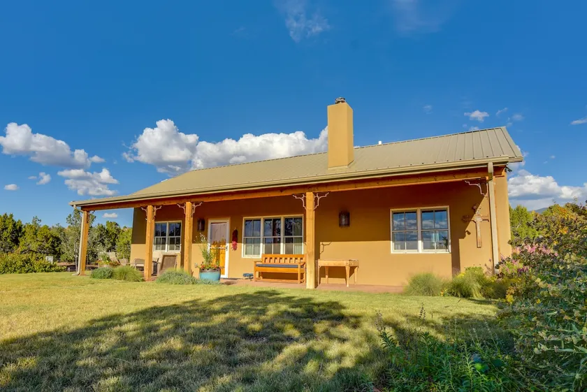 Hidden Santa Fe Gem - Nestled in Tesuque Hills! - Image 1