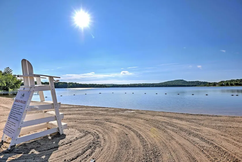Lake View, Hot Tub, Fire Pit! Poconos Fall Getaway - Image 1