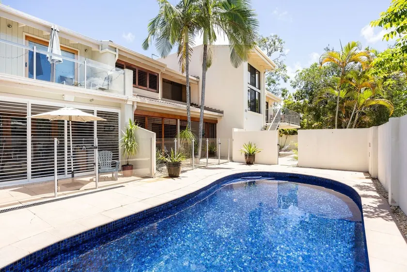 2 69 Noosa Parade Noosa Heads - Image 1