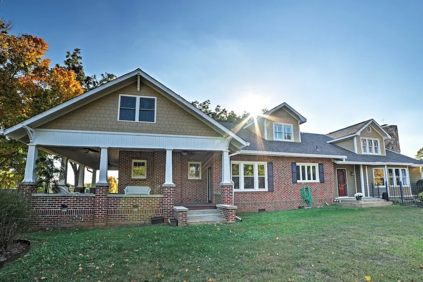 Spacious & Stunning Cleveland Getaway on 1 Acre - Image 1