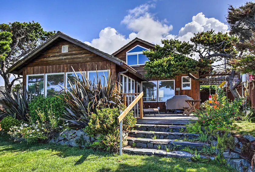 Oceanfront Escape w/ Pacific Views: Surf & Explore - Image 1