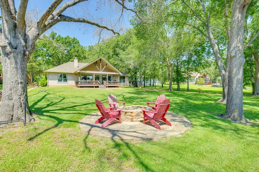 Views & Private Dock: Lakefront Eustace House! - Image 1