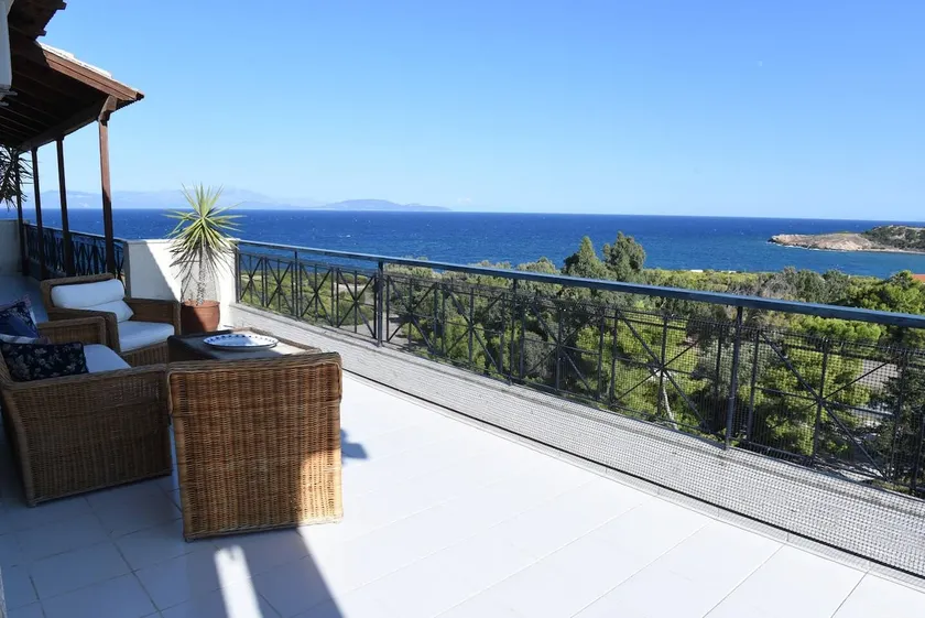 Top floor 3bed 2bath with stunning 360 view - Image 1