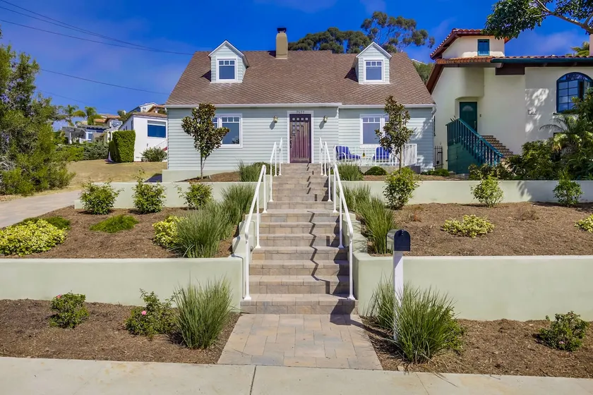 Village Life - Promenade aux magasins, restaurants et à la plage. - Image 1