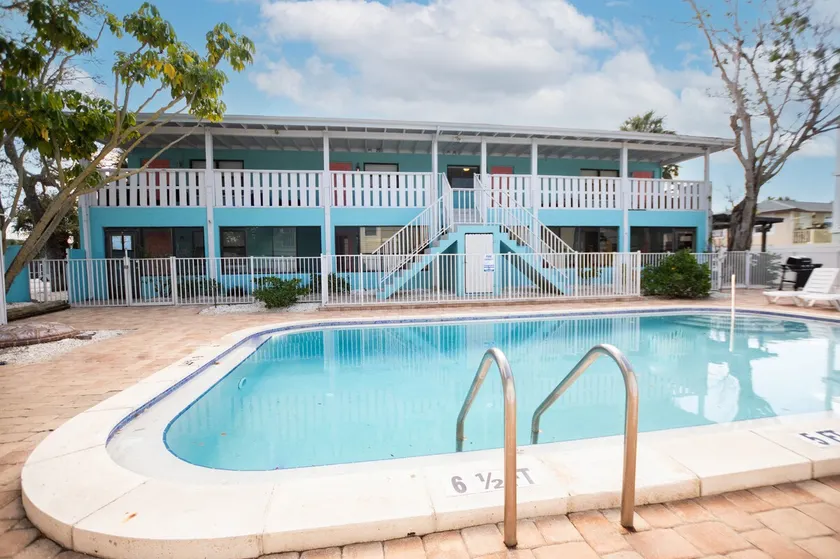 Flash Deal! Pool • Walk to Beach & Dining! - Image 1
